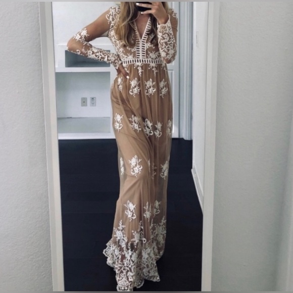 FOREVER 21 BEAUTIFUL NUDE AND WHITE LACE MAXI DRESS - Picture 5 of 6
